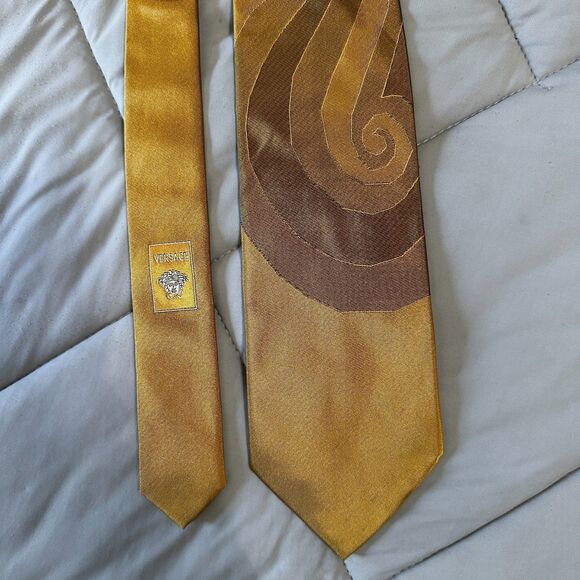 Versace XL Gold Silk Tie Abstract Swirl Medusa Logo Made In Italy  67"L x 3.75"W - Picture 4 of 16